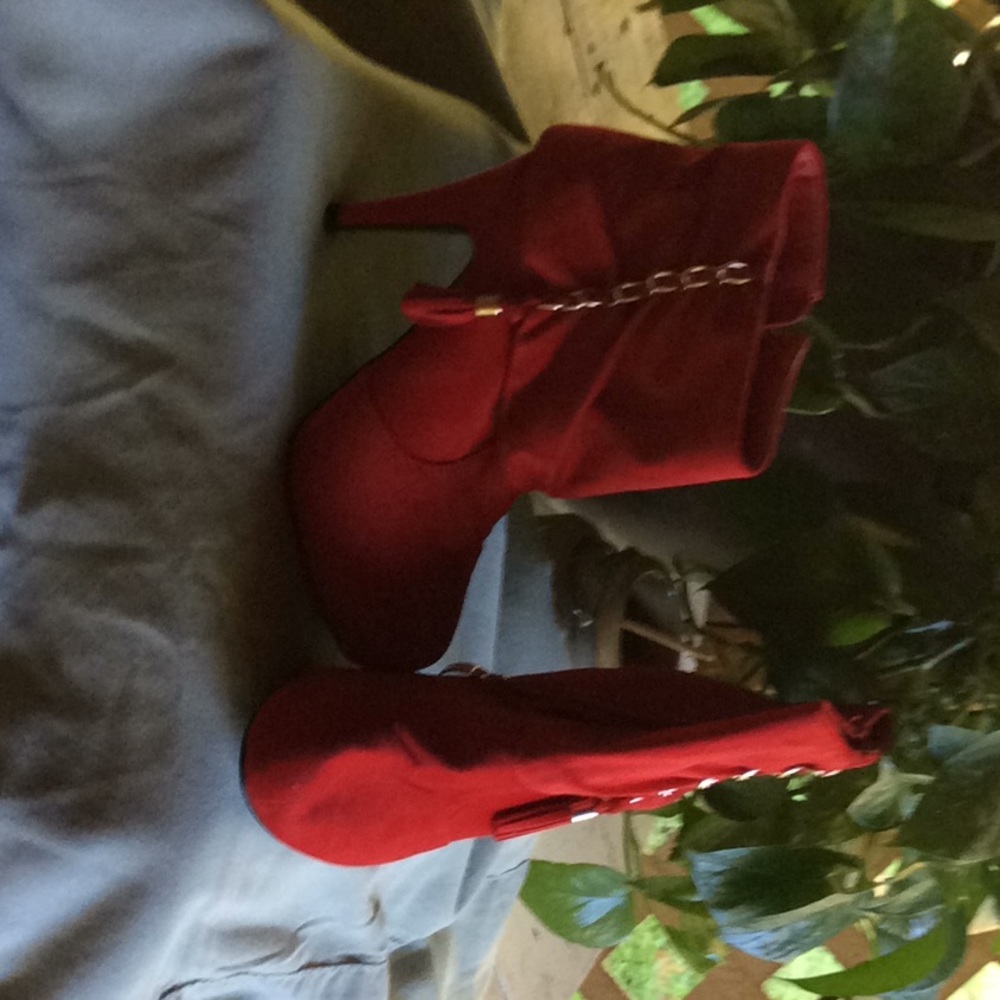 Crape Myrtle red suede boots